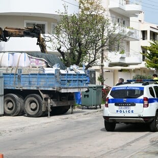 Βούλα: Νεκρός ο χειριστής του γερανοφόρου που ακούμπησε σε καλώδια