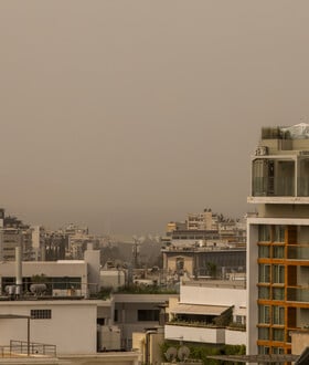 Καιρός: Φεύγει η αφρικανική σκόνη, έρχονται βροχές και πτώση της θερμοκρασίας 