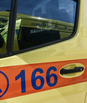 Τροχαίο ατύχημα στην Κηφισίας: Αυτοκίνητο παρέσυρε πεζούς δίπλα σε στάση λεωφορείου - Δύο τραυματίες