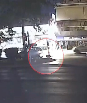 Τροχαίο στη Λ. Αθηνών: Δύο αυτοκίνητα χτύπησαν διαδοχικά και εγκατέλειψαν τη 17χρονη
