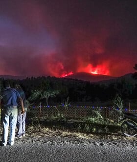 Φωτιά στην Εύβοια: Ολονύχτια μάχη με τις φλόγες - Καίγεται πευκοδάσος
