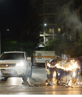 Επίθεση με μολοτόφ στο κέντρο της Αθήνας- Τραυματίστηκε αστυνομικός