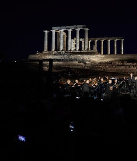 Ο νέος φωτισμός στον ναό του Ποσειδώνα στο Σούνιο από την Ελευθερία Ντεκώ