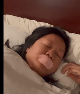 Mouth taping: Οι ειδικοί προειδοποιούν για το trend που υπόσχεται καλύτερο ύπνο και ομορφότερο πρόσωπο
