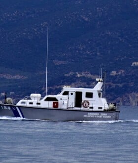 Λευκάδα: Συνεχίζονται οι έρευνες για τον εντοπισμό των δύο νεαρών που παρασύρθηκαν κάνοντας SUP