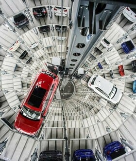 Η Ευρώπη «μετρά ημέρες» πριν σταματήσει η παραγωγή αυτοκινήτων λόγω της κρίσης στους ημιαγωγούς