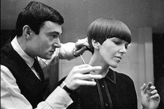 O Vidal Sassoon επι τω έργω με την Mary Quant