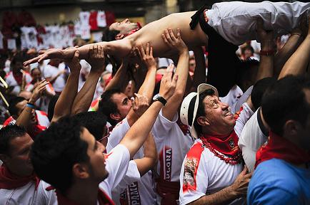 crowd surfing