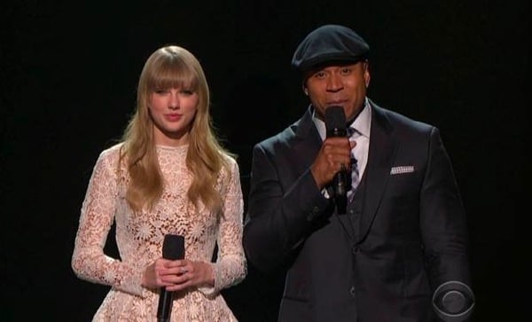 Οι Taylor Swift και LL Cool J ανακοινώνουν τις υποψηφιότητες των 55ων βραβείων Grammy