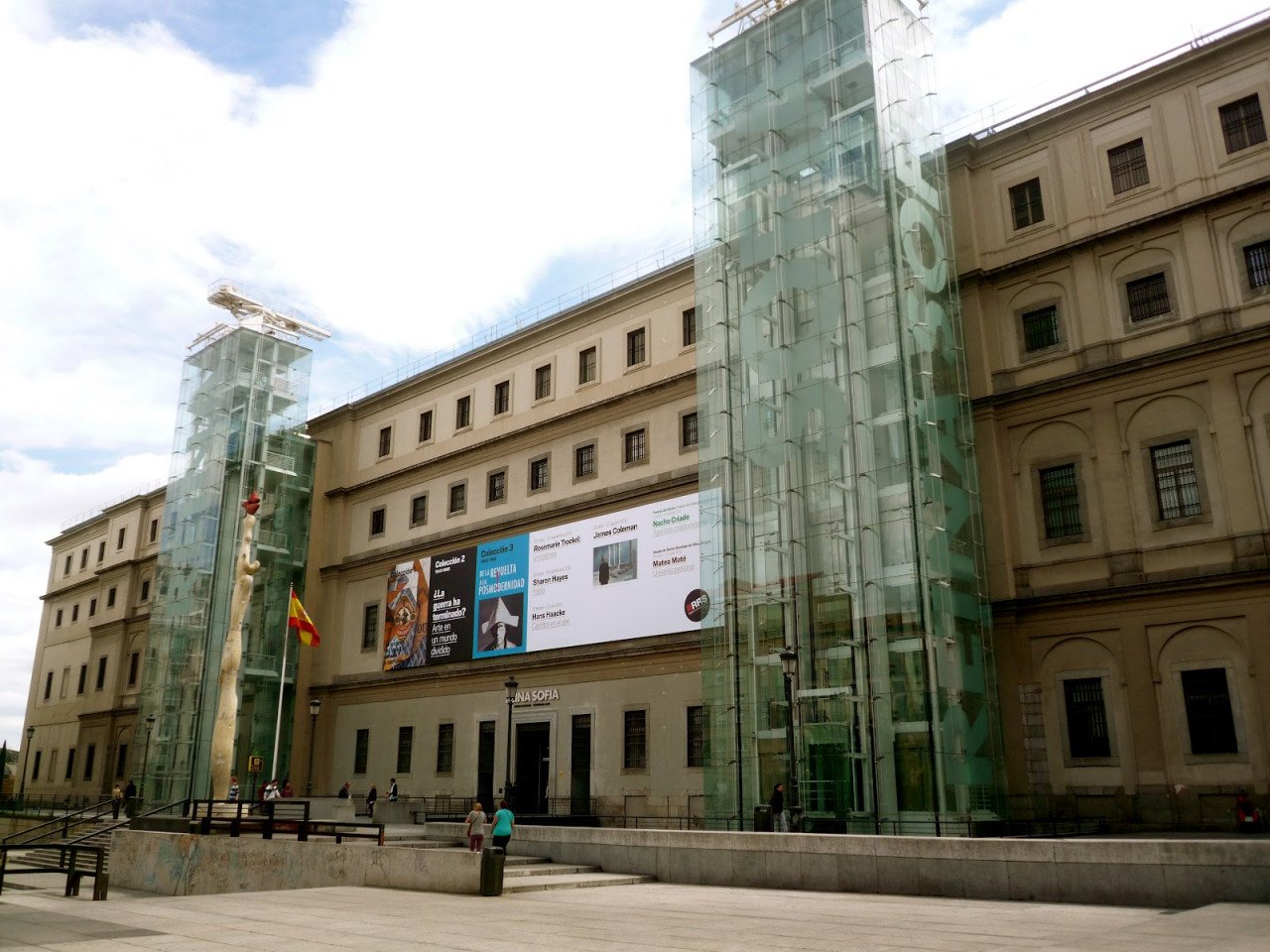 Reina sofia. Музей Reina Sofia Museum. Музей королевы Софии в Мадриде. Музей современного искусства в Мадриде.