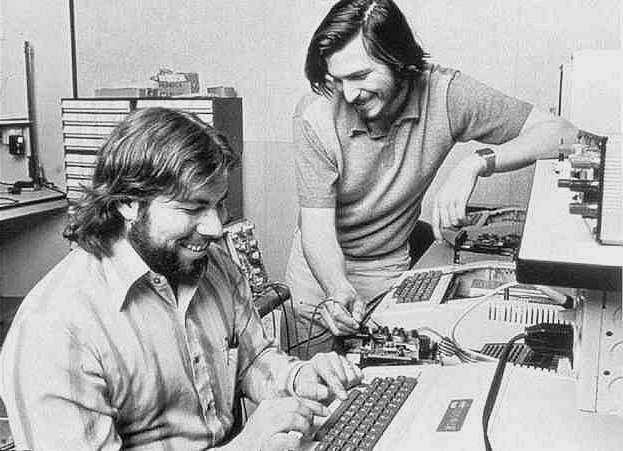 Steve Wozniac και Steve Jobs 